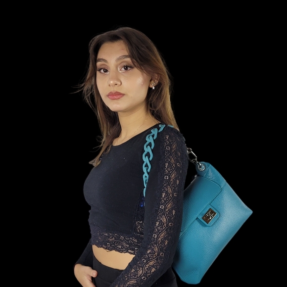 Turquoise Leather Handbag with chain and leather strap - Picture 5 of 6